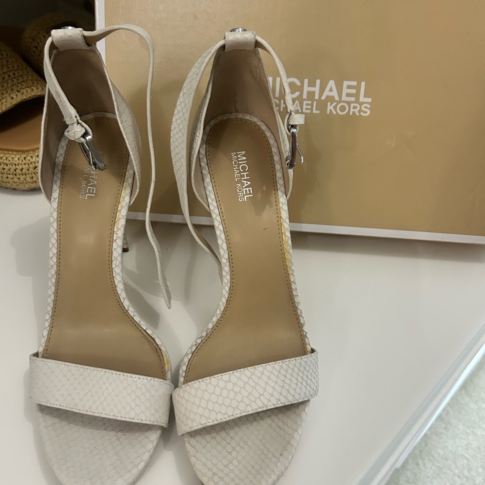 Michael Kors Textured White Heels - Picture 1 of 7